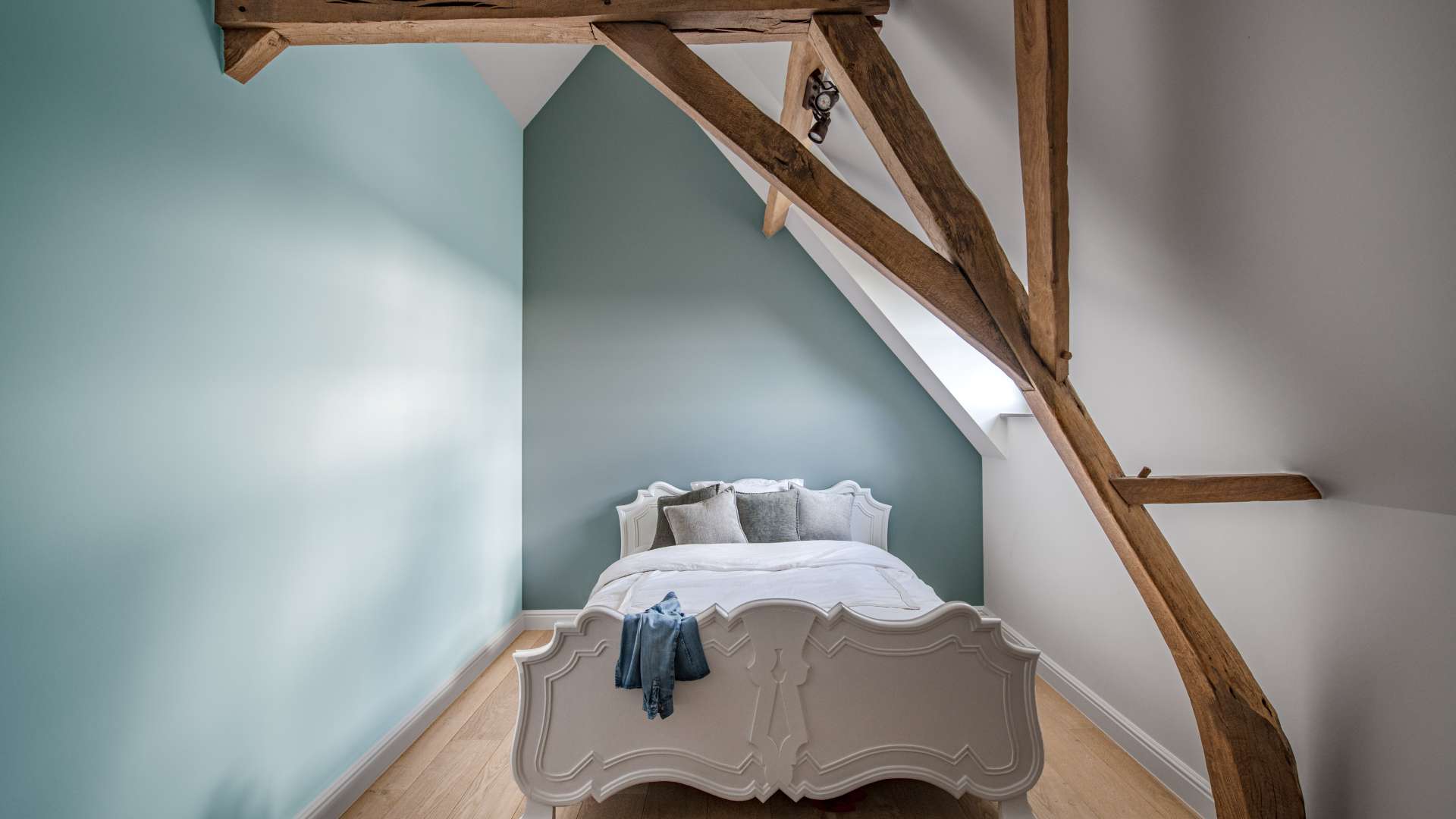 Интерьер с краской HYGGE Paint